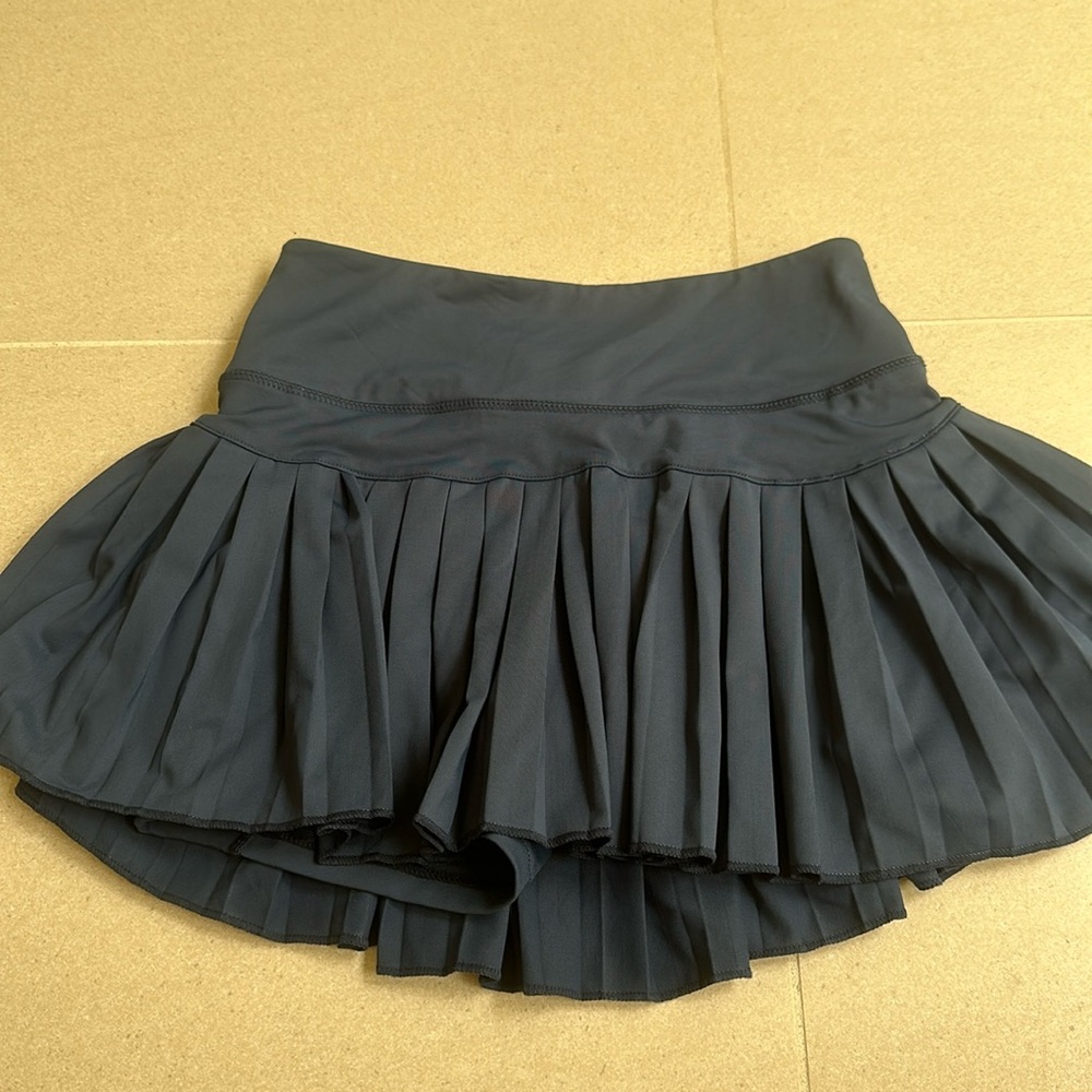 Perfect condition gold hinge tennis skirt size s